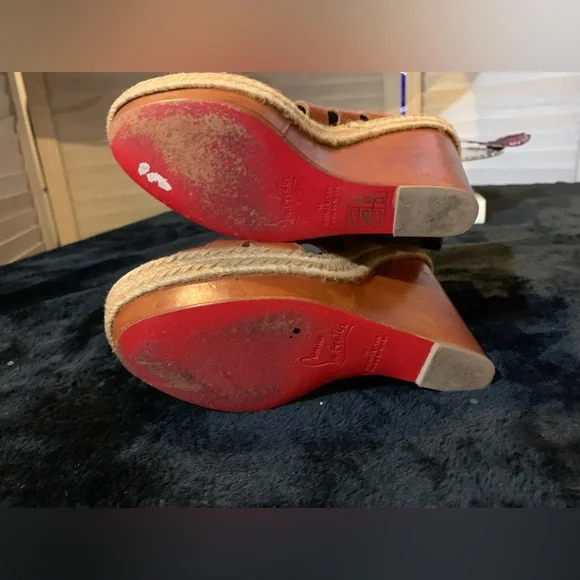 EUC!!!Christian Louboutin 💖wedges
